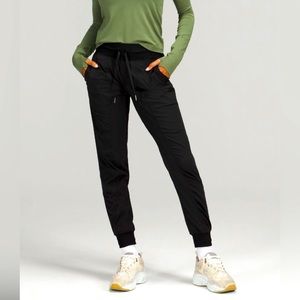 Lululemon Dance Studio Jogger, Mid-Rise, Full Length in Black, Size 4